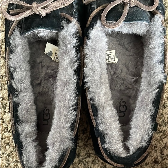 UGG Women's Black Moccasin Slippers - Picture 4 of 4